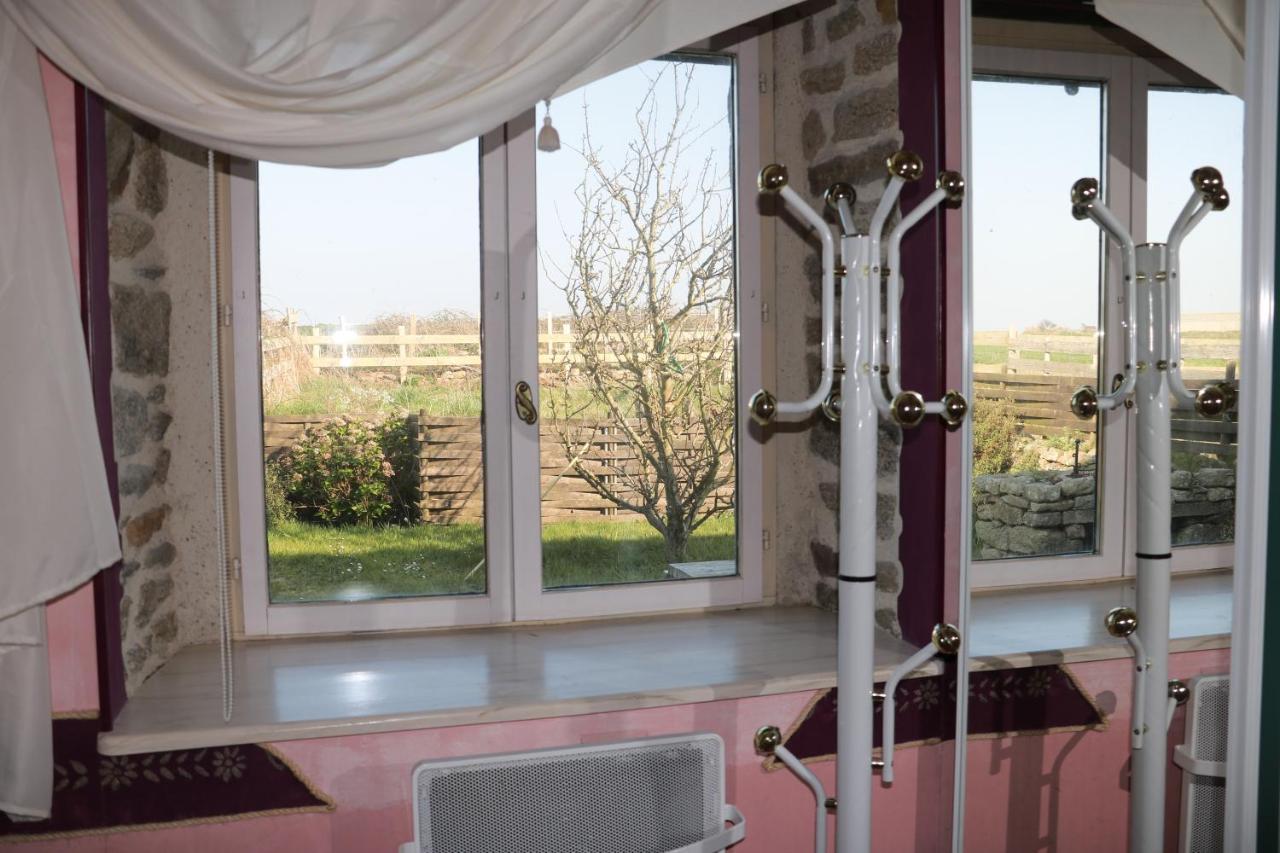 Les Gites Aux Volets Roses Landunvez Dış mekan fotoğraf