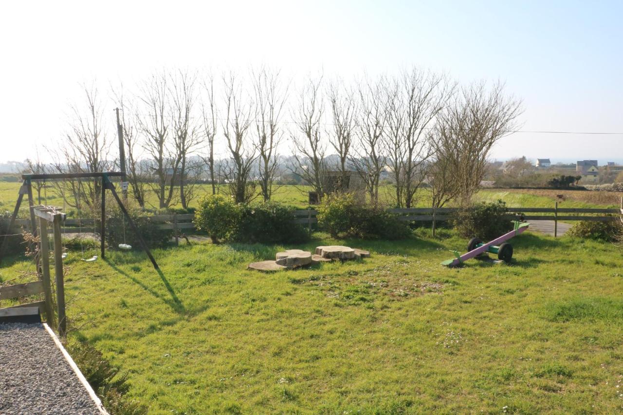 Les Gites Aux Volets Roses Landunvez Dış mekan fotoğraf